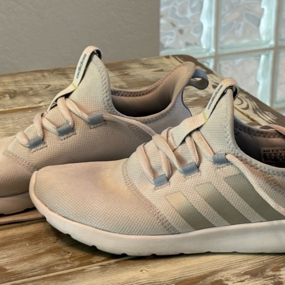 Adidas - Women’s 8.5 - Pull On Style Athletic Shoe.  Silver/Lt. Blue